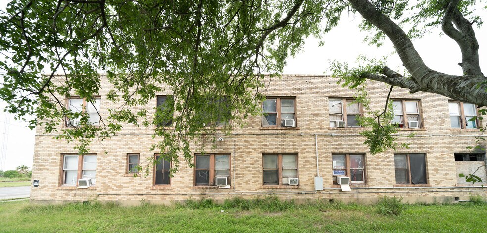 More Photos Of 601 E Avenue A, Robstown Hotel For Sale