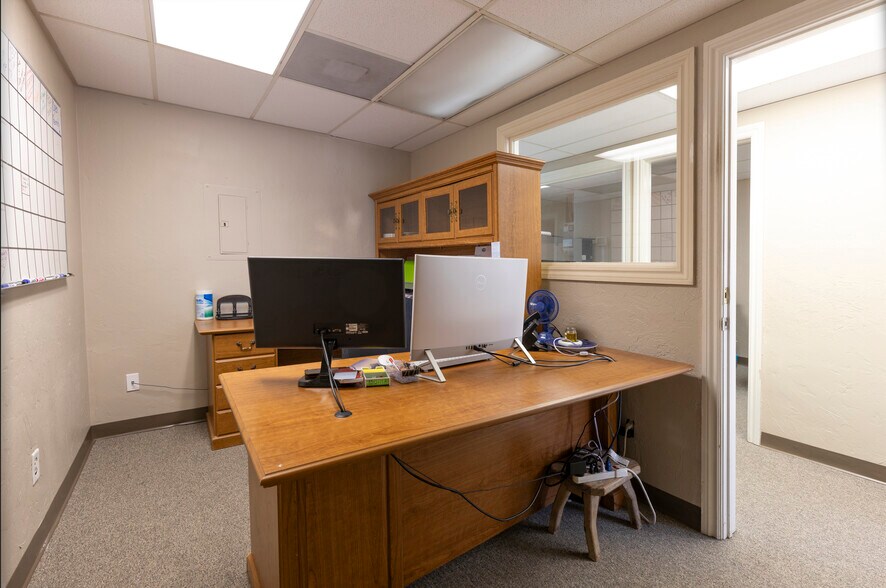 More Photos Of 1203 SE 9th Ter, Cape Coral Light Distribution For Lease