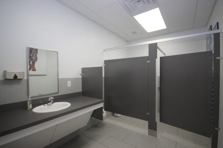More Photos Of 1609 W Arlington Blvd, Greenville Medical For Lease