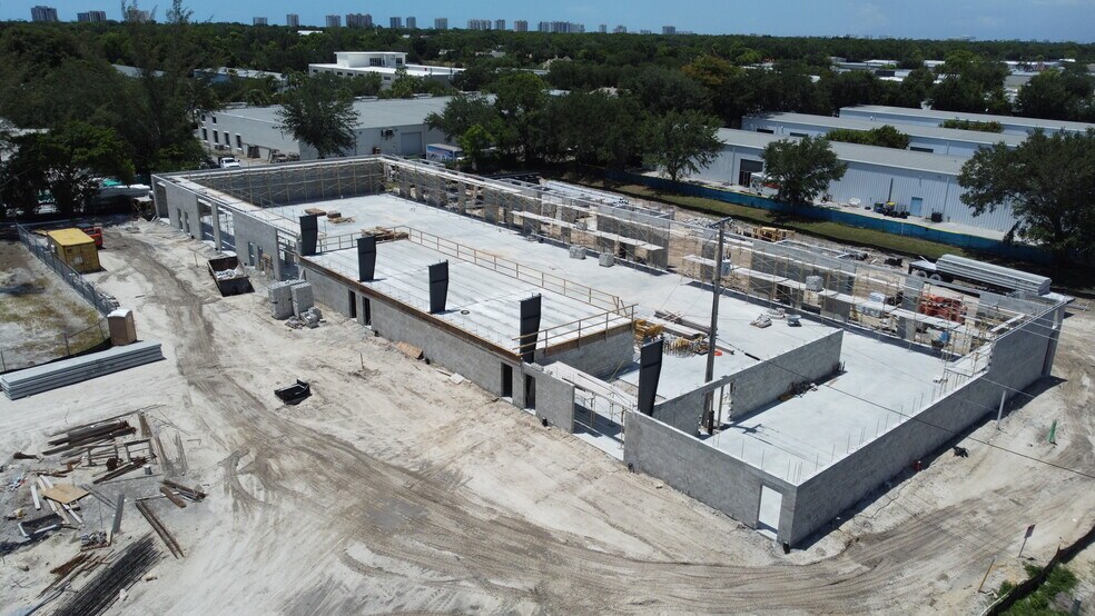 More Photos Of 5673 Shirley St, Naples Light Distribution For Sale
