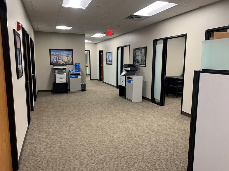 More Photos Of 5151 Pfeiffer Rd, Blue Ash Office For Lease