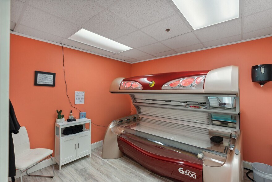 More Photos Of 248 State St, Ellsworth Department Store For Sale