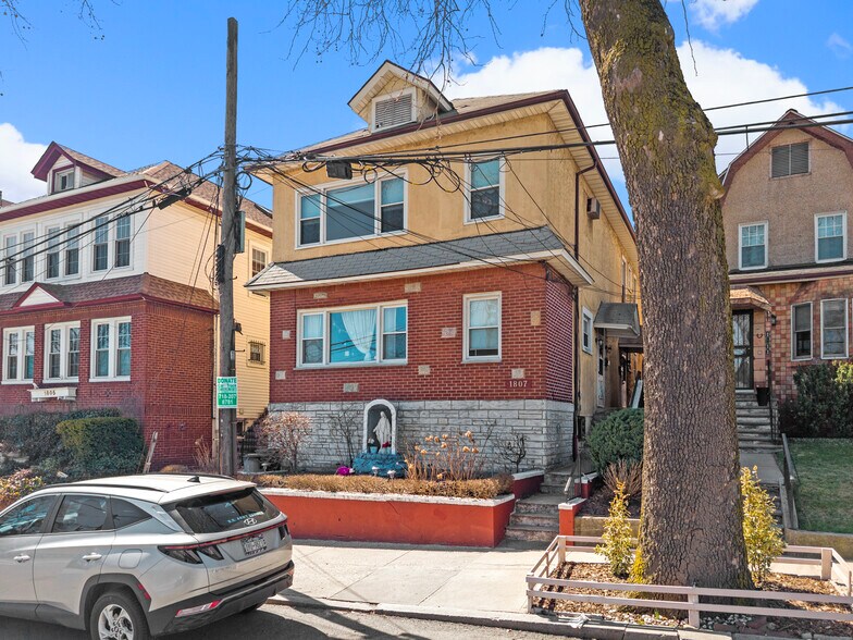 More Photos Of 1807 Willow Ln, Bronx Apartments For Sale