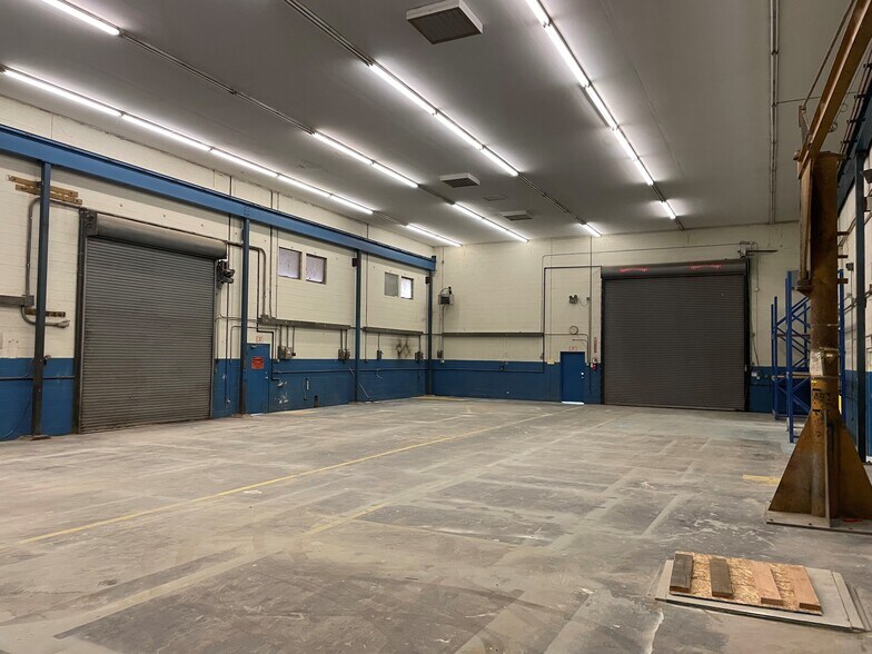 More Photos Of 795 9th St NW, Salem Manufacturing For Lease