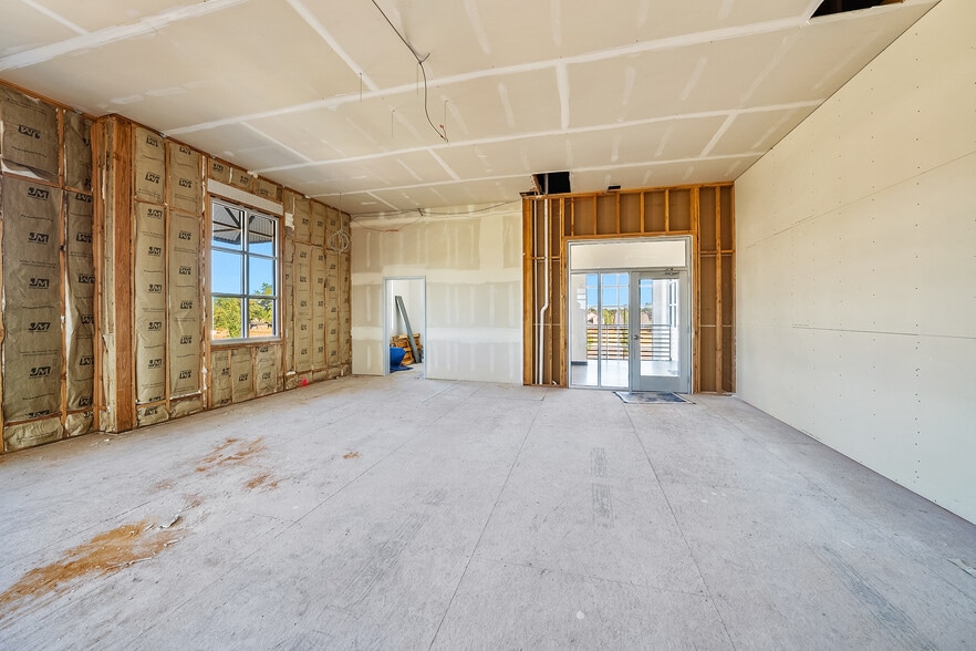 More Photos Of 4801 Biddle Rd, Central Point Office For Lease