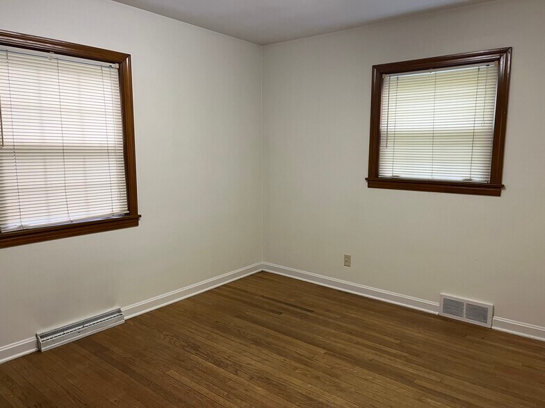 More Photos Of 6942 State Route 44, Ravenna Medical For Sale