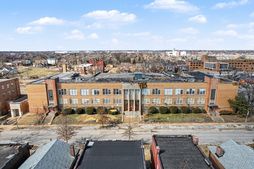 More Photos Of 4253 Clarence Blf, Saint Louis Specialty For Sale