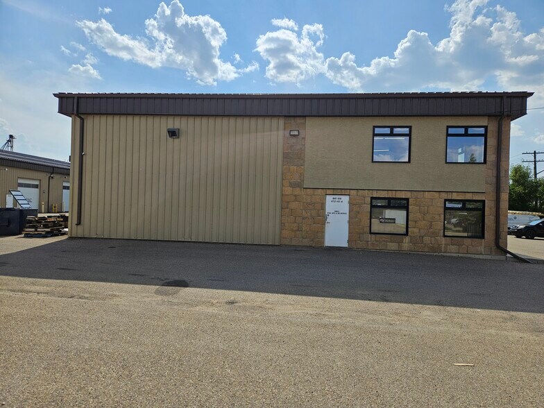 More Photos Of 4731 61 St, Red Deer Service For Lease