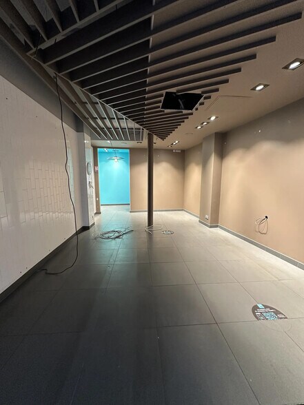 More Photos Of 97 Rue Raymond Losserand, Paris Flex For Lease