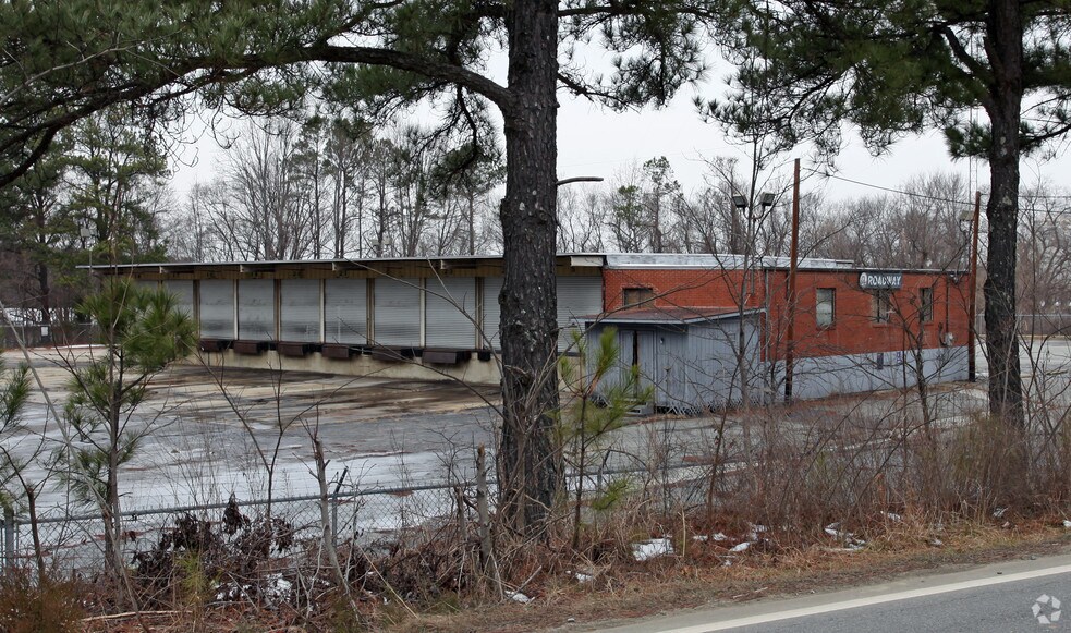 More Photos Of 920 Ellis Rd, Durham Truck Terminal For Lease