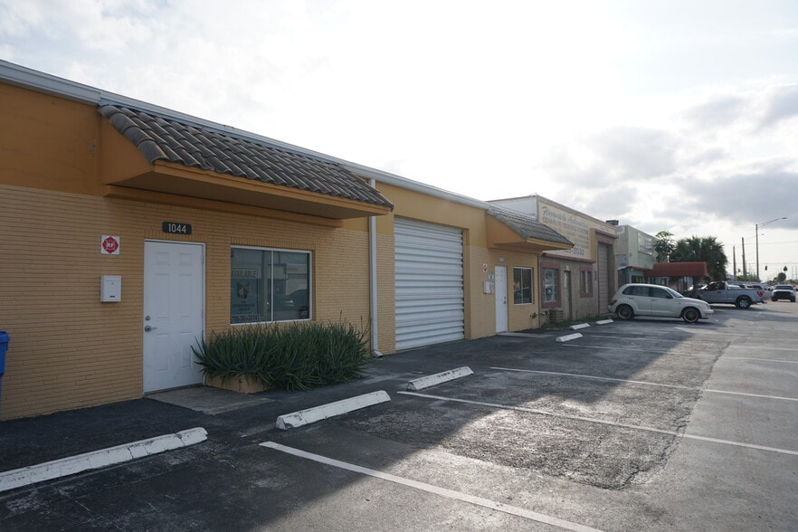 More Photos Of 1042-1048 NE 44th St, Oakland Park Industrial For Lease