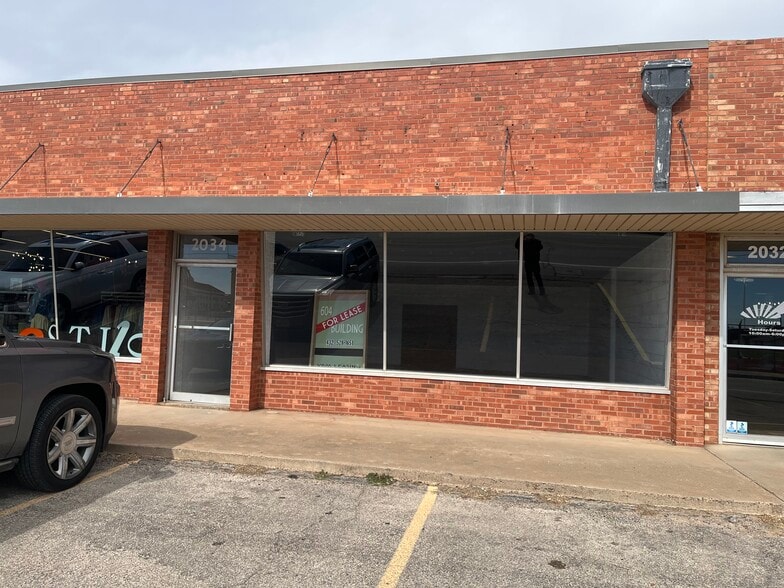 Primary Photo Of 2032-2040 W Cuthbert Ave, Midland Storefront For Lease
