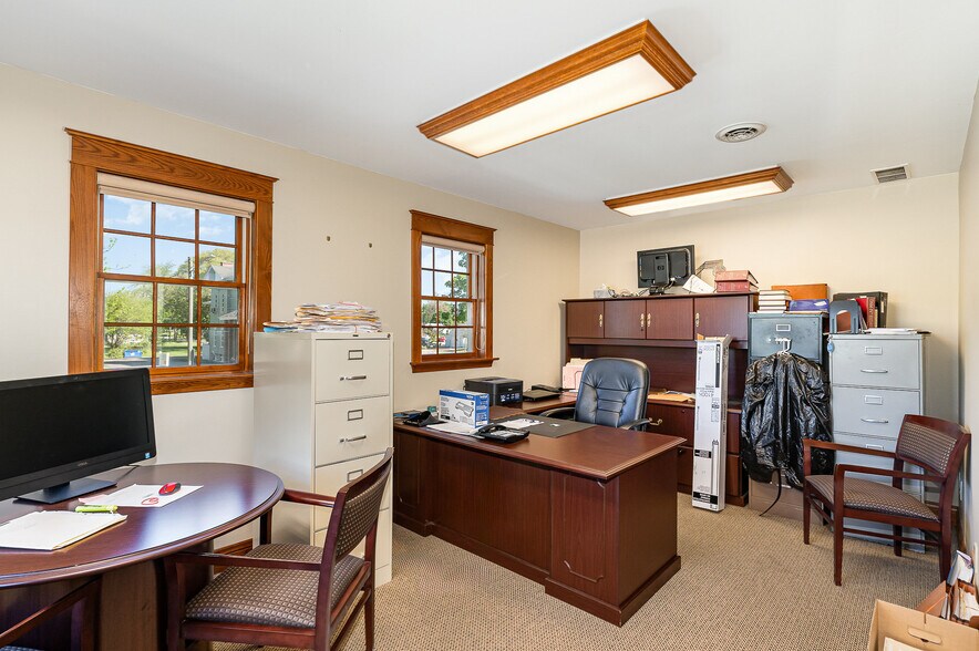 More Photos Of 820 N Michigan Ave, Saginaw Office For Sale
