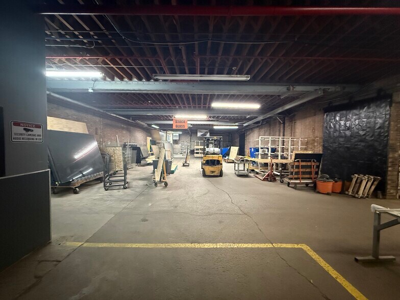 More Photos Of 3014 W Fillmore St, Chicago Warehouse For Lease