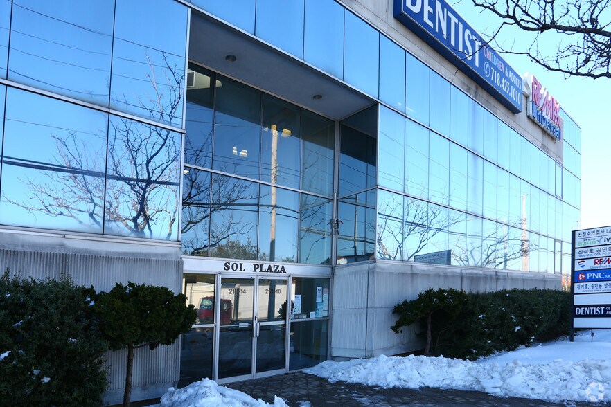 More Photos Of 21810-218-14 Northern Blvd, Bayside Medical For Lease