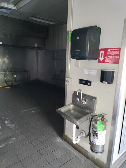 More Photos Of 29835 US Highway 19 N, Clearwater Restaurant For Lease