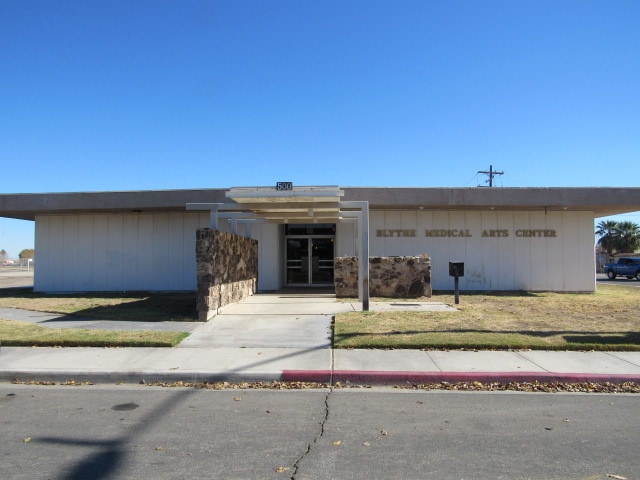 More Photos Of 500 N Broadway Ave, Blythe Medical For Sale