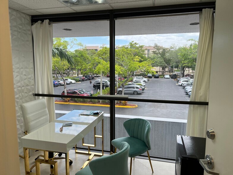 More Photos Of 4651 Sheridan St, Hollywood Medical For Sale