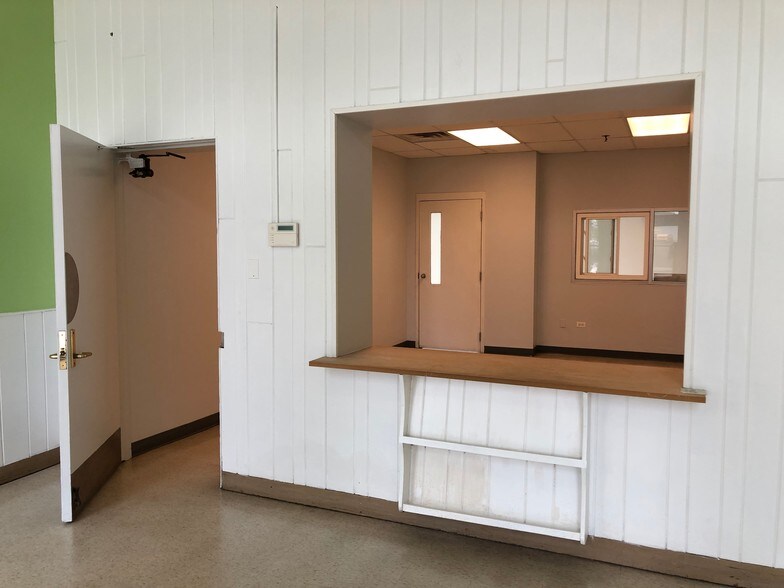 More Photos Of 2740 W Washington Blvd, Bellwood Manufacturing For Lease