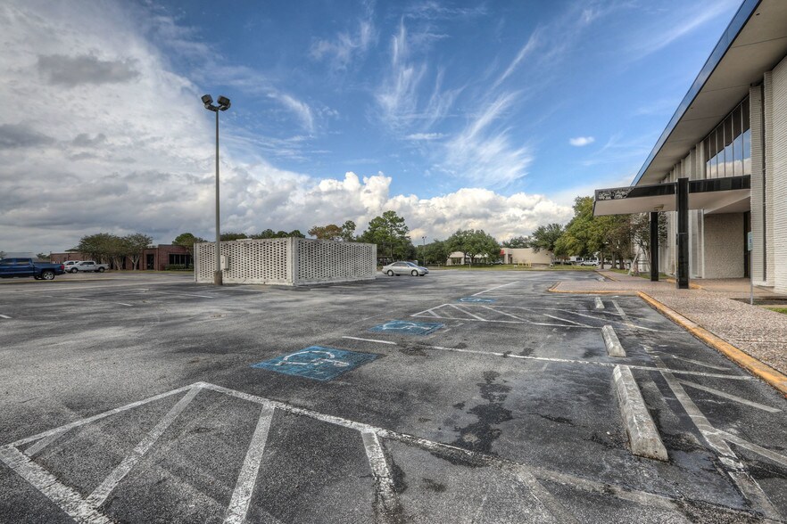 More Photos Of 1115 Gemini St, Houston Loft Creative Space For Lease