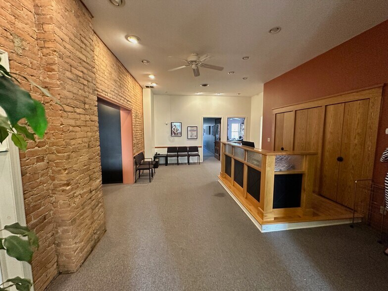 More Photos Of 610 Adams St, Toledo Office For Lease
