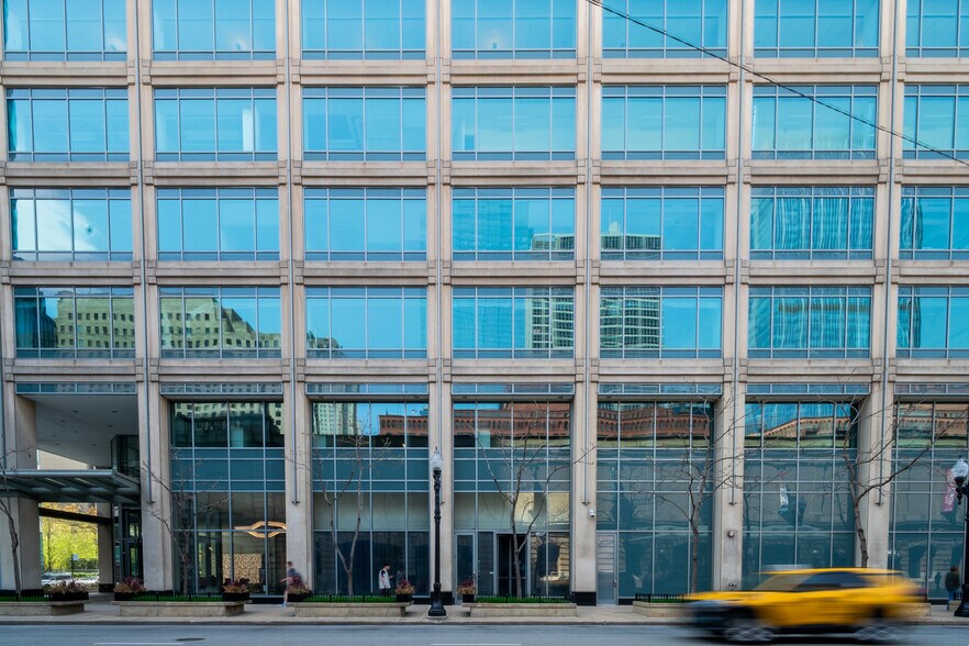 More Photos Of 550 W Washington Blvd, Chicago Office For Lease