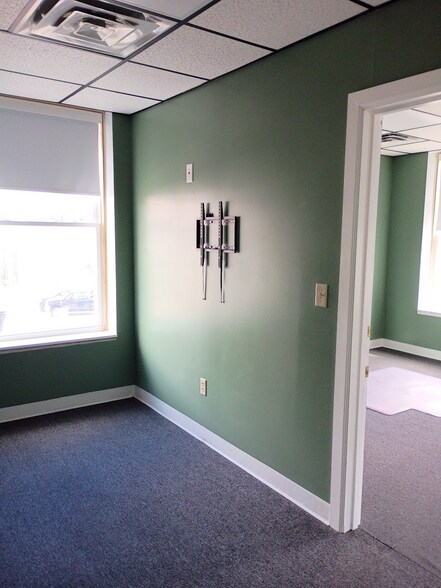 More Photos Of 40 Monument Sq, Urbana Storefront Retail Office For Lease