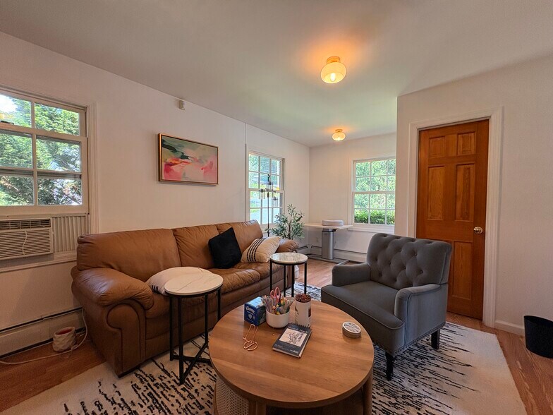More Photos Of 3 E Cross St, Croton Falls Office For Lease