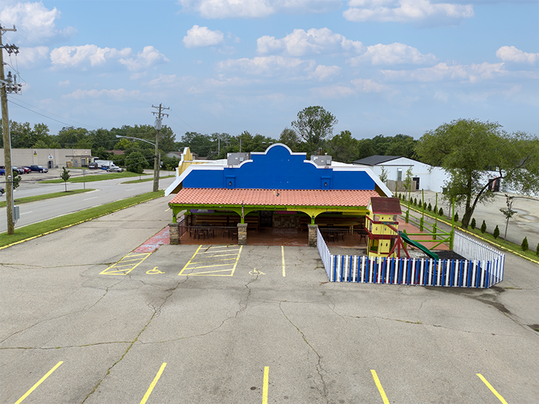 Primary Photo Of 1061 Reading Rd, Mason Restaurant For Sale