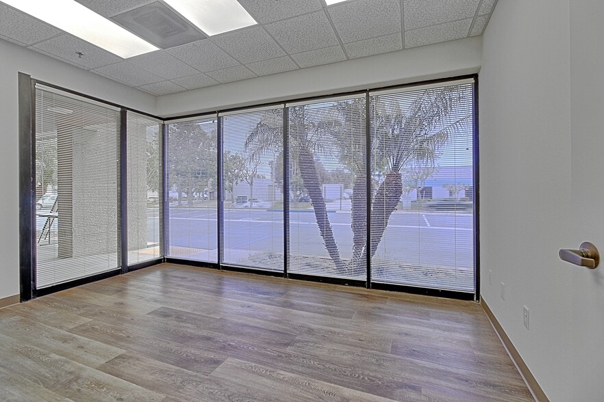 More Photos Of 4483 McGrath St, Ventura Service For Lease