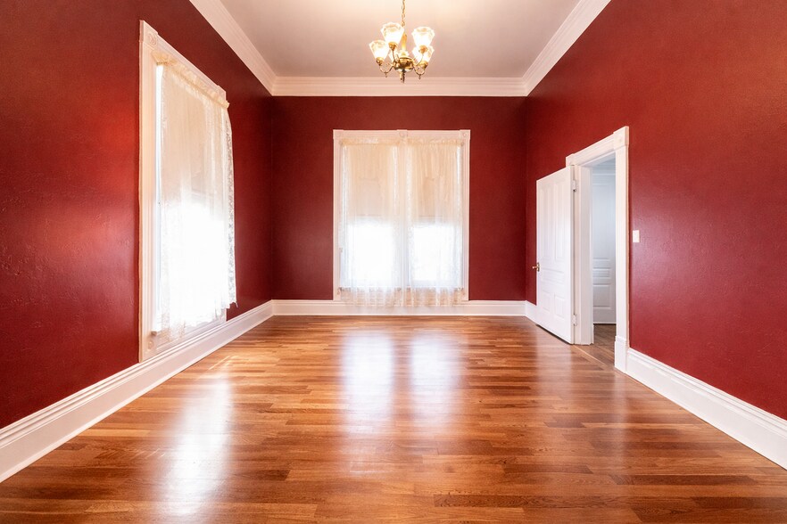 More Photos Of 11 E Main St, Winters Office Residential For Lease