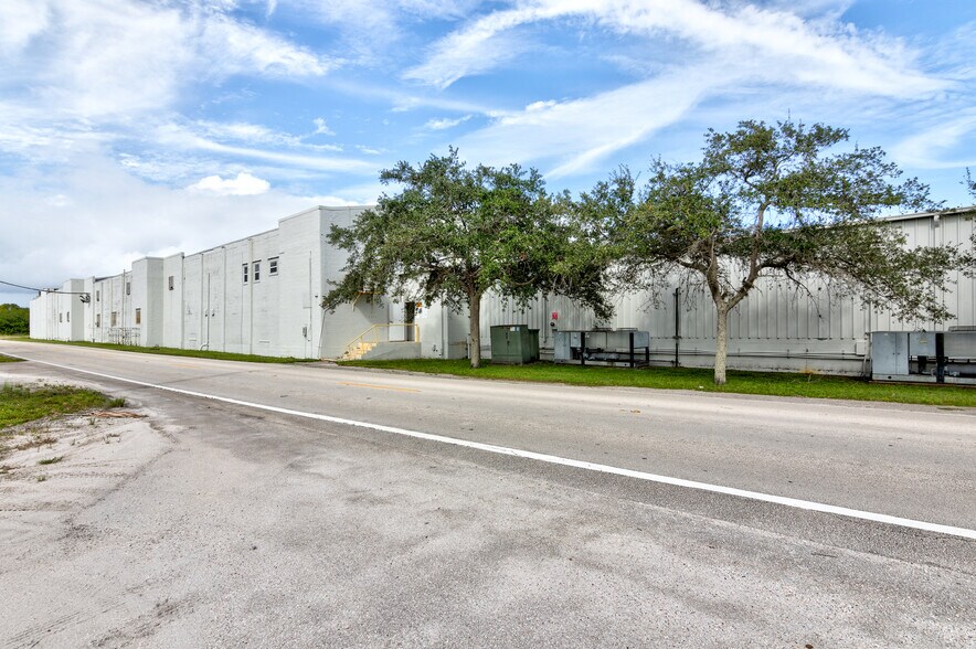More Photos Of 2130 N Old Dixie Hwy, Fort Pierce Warehouse For Sale