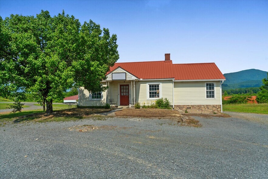 Primary Photo Of 806 N 3rd Ave, Chatsworth Office Residential For Sale