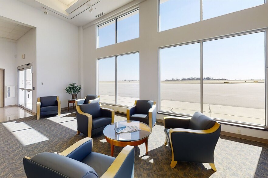 More Photos Of 2841 E Empire St, Bloomington Airplane Hangar For Sale