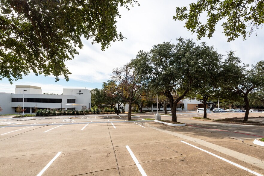 More Photos Of 104 Decker Ct, Irving Unknown For Lease