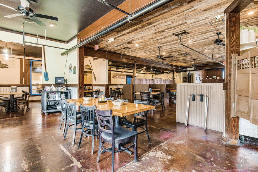 More Photos Of 131 New Warrington Rd, Pensacola Restaurant For Sale
