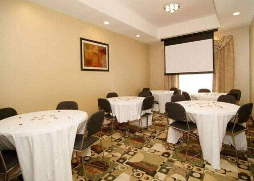 More Photos Of 3101 W Dickinson Blvd, Fort Stockton Hotel For Sale