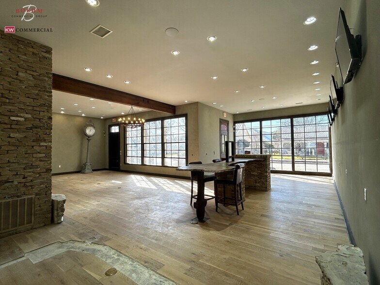 More Photos Of 626 High St, Comfort Storefront For Sale