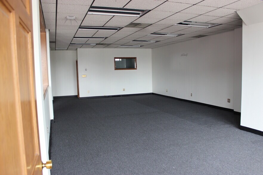 More Photos Of 1384-1388 Dixwell Ave, Hamden Office For Lease