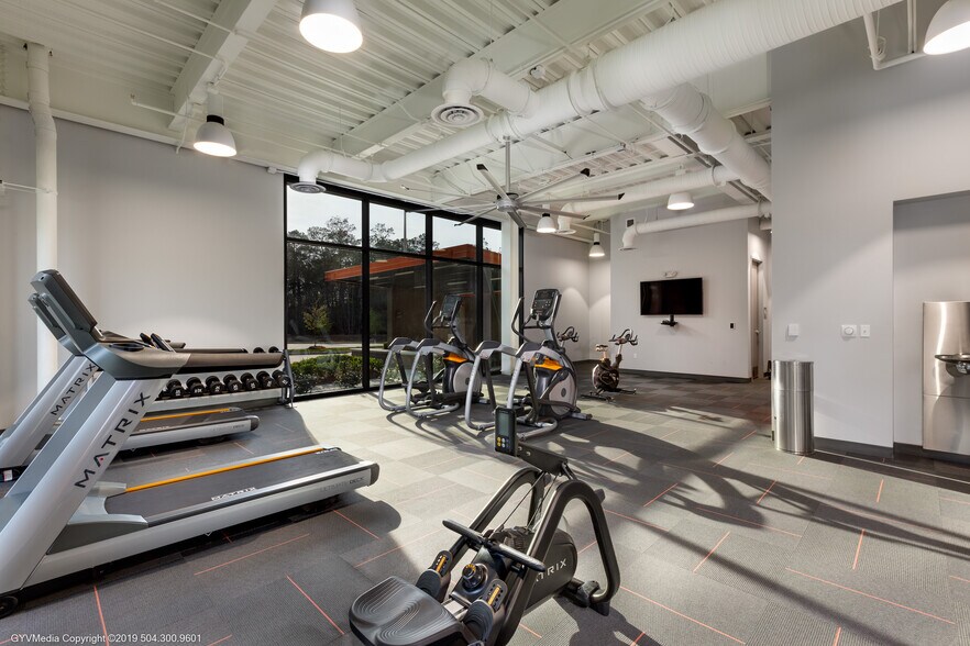 More Photos Of 1351 Holiday Square Blvd, Covington Office For Lease