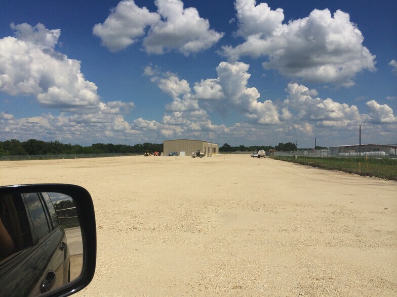 More Photos Of 3706 Endeavor Loop, Bryan Warehouse For Lease