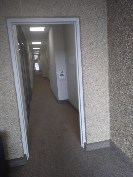 More Photos Of 498 Inman Ave, Colonia Office For Lease