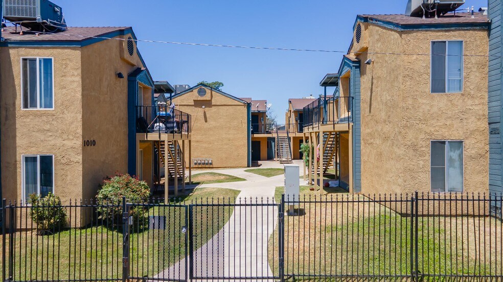 More Photos Of 1010 Beale Ave, Bakersfield Apartments For Sale