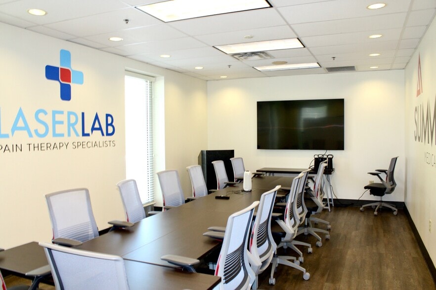 More Photos Of 1185 W Main St, Franklin Flex For Sale