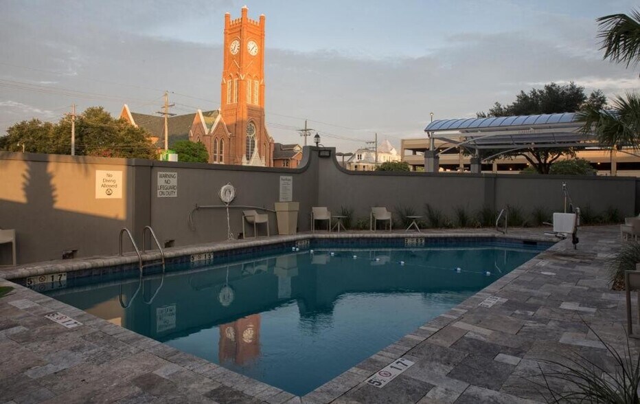 More Photos Of 701 4th St, Alexandria Hotel For Sale