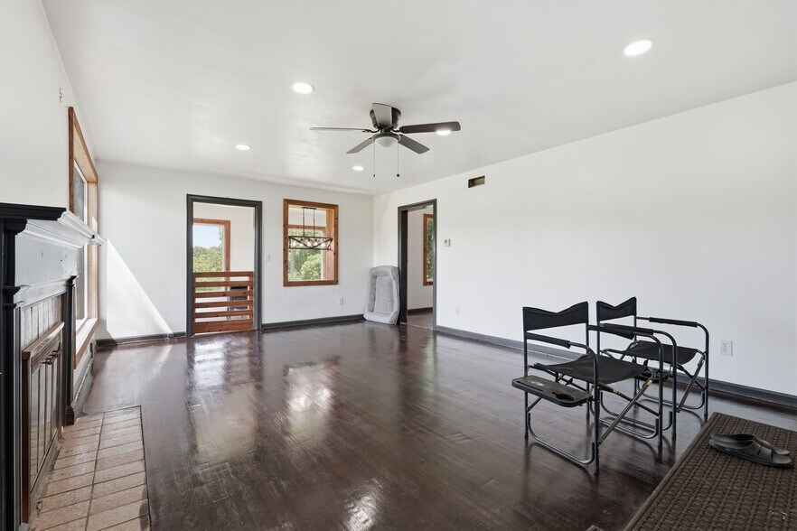 More Photos Of 10907 E 87th St, Raytown Multifamily For Sale