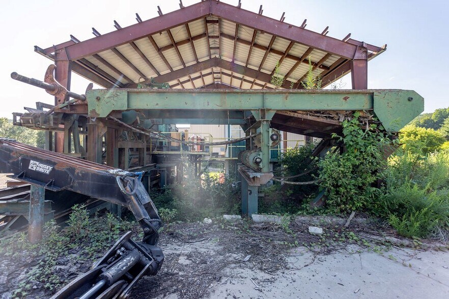 More Photos Of 398 Main St, Roulette Warehouse For Sale