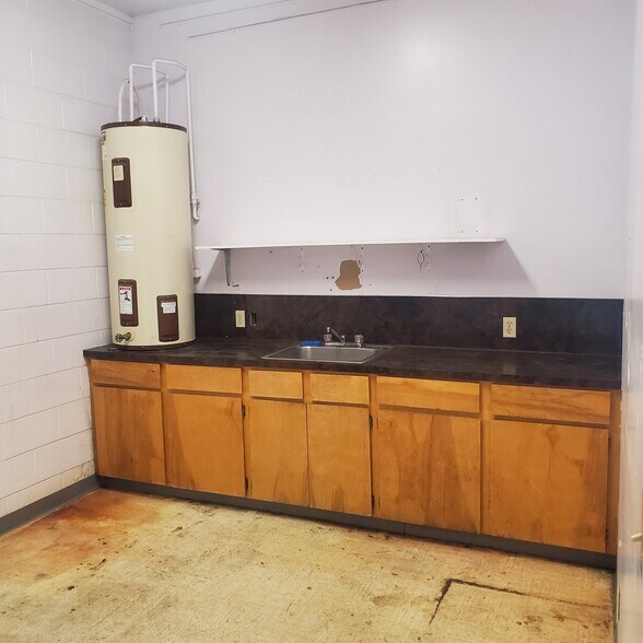 More Photos Of 317 S Union Ave, Newport Office For Lease
