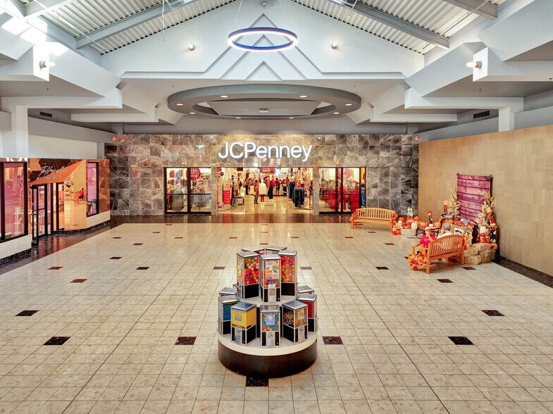 More Photos Of 2922-2950 Watson Blvd, Centerville Unknown For Lease