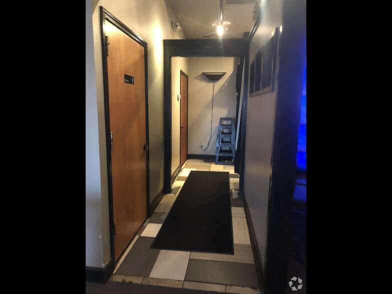 More Photos Of 109 Old Chapin Rd, Lexington Storefront Retail Office For Lease